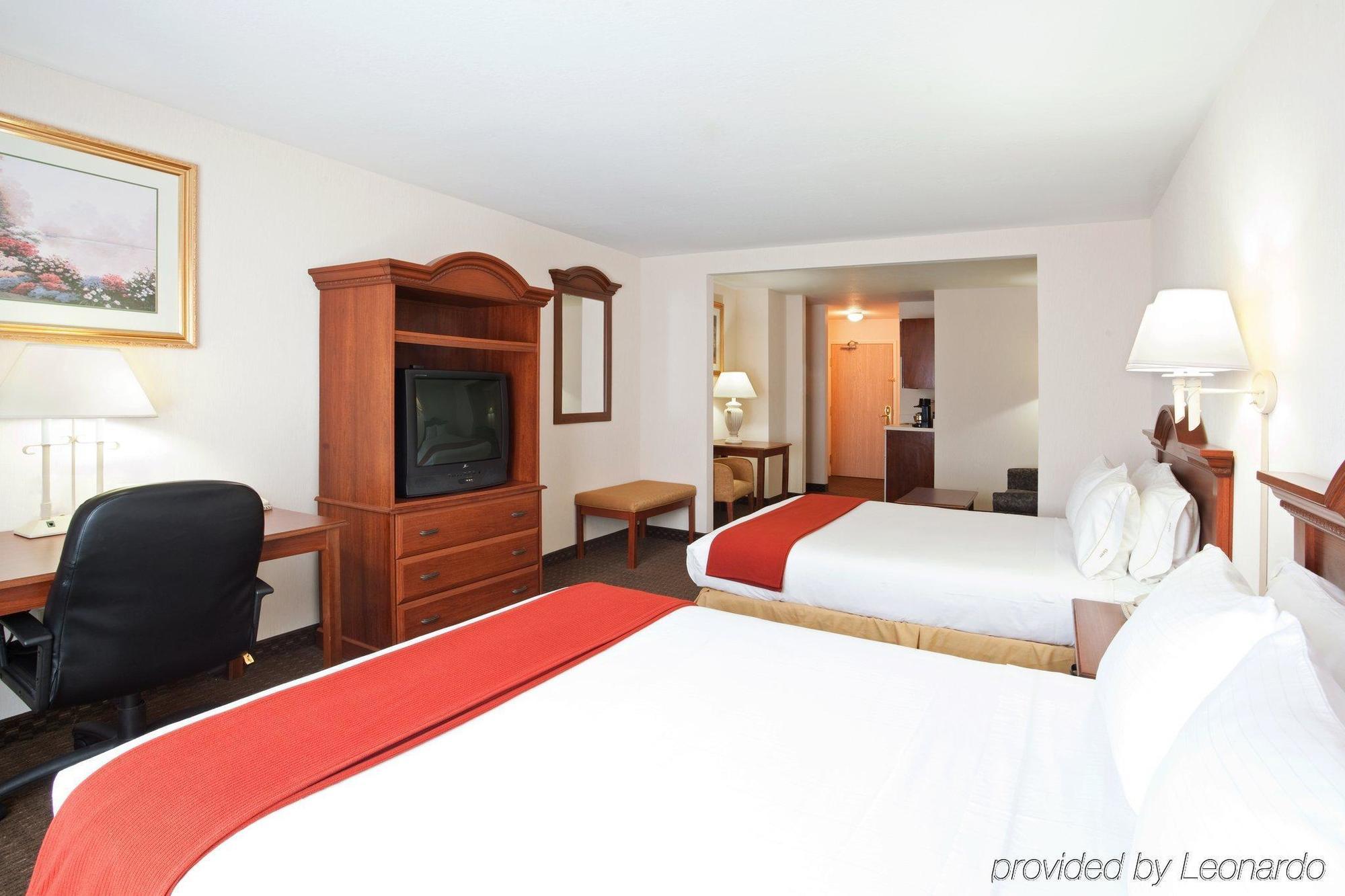 Holiday Inn Express Hotel & Suites Marion By Ihg Habitación foto