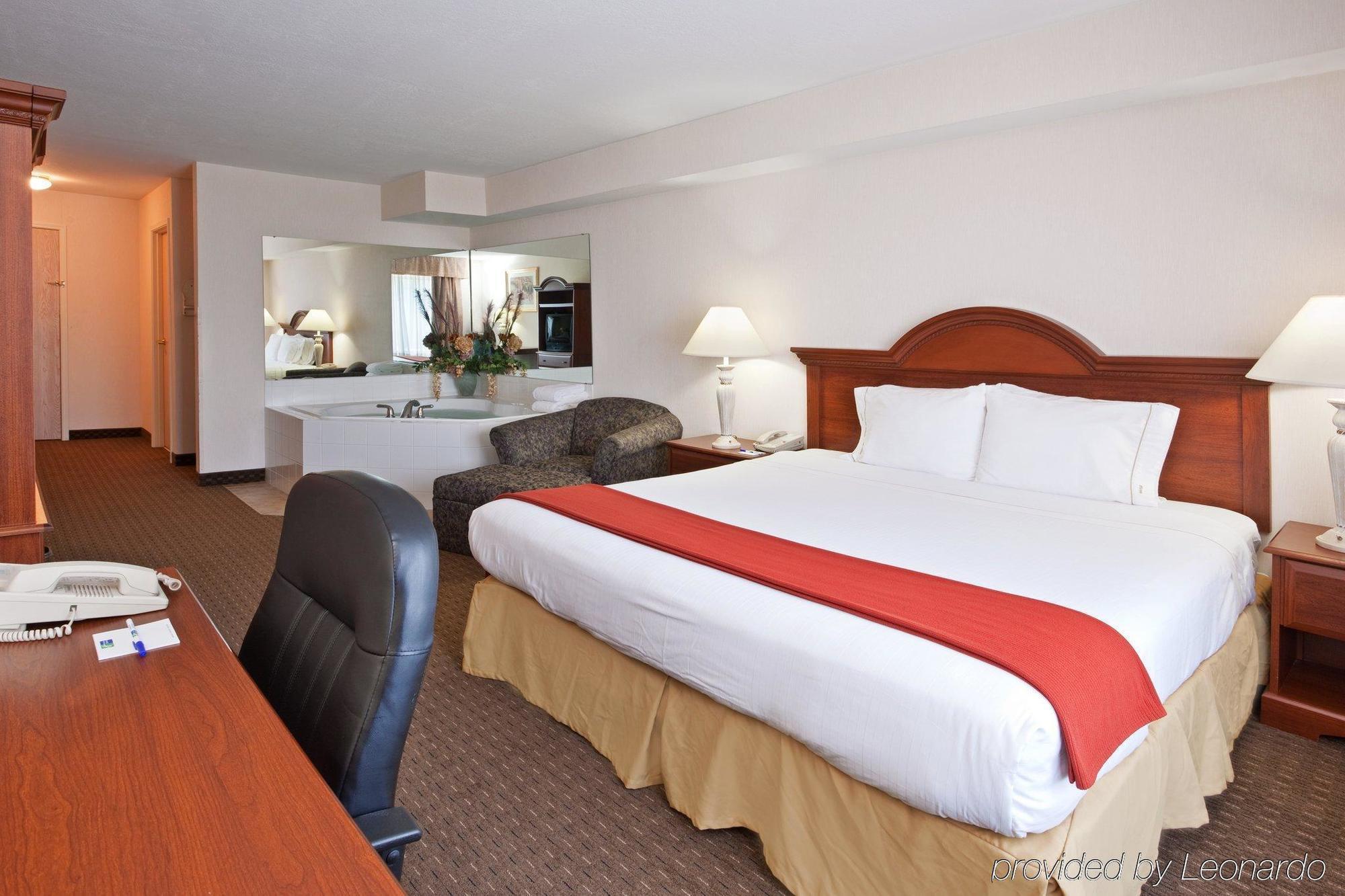 Holiday Inn Express Hotel & Suites Marion By Ihg Habitación foto