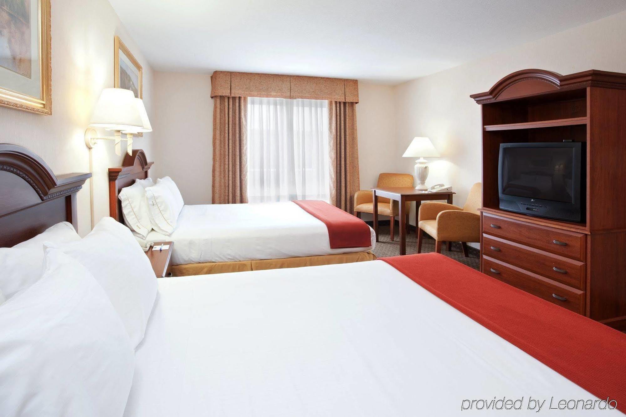 Holiday Inn Express Hotel & Suites Marion By Ihg Habitación foto